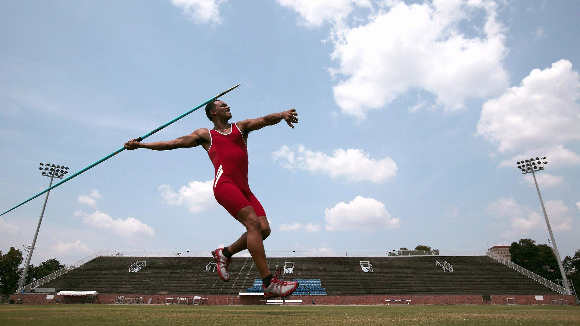 短跑新星闪耀全国锦标赛 破纪录夺冠引轰动