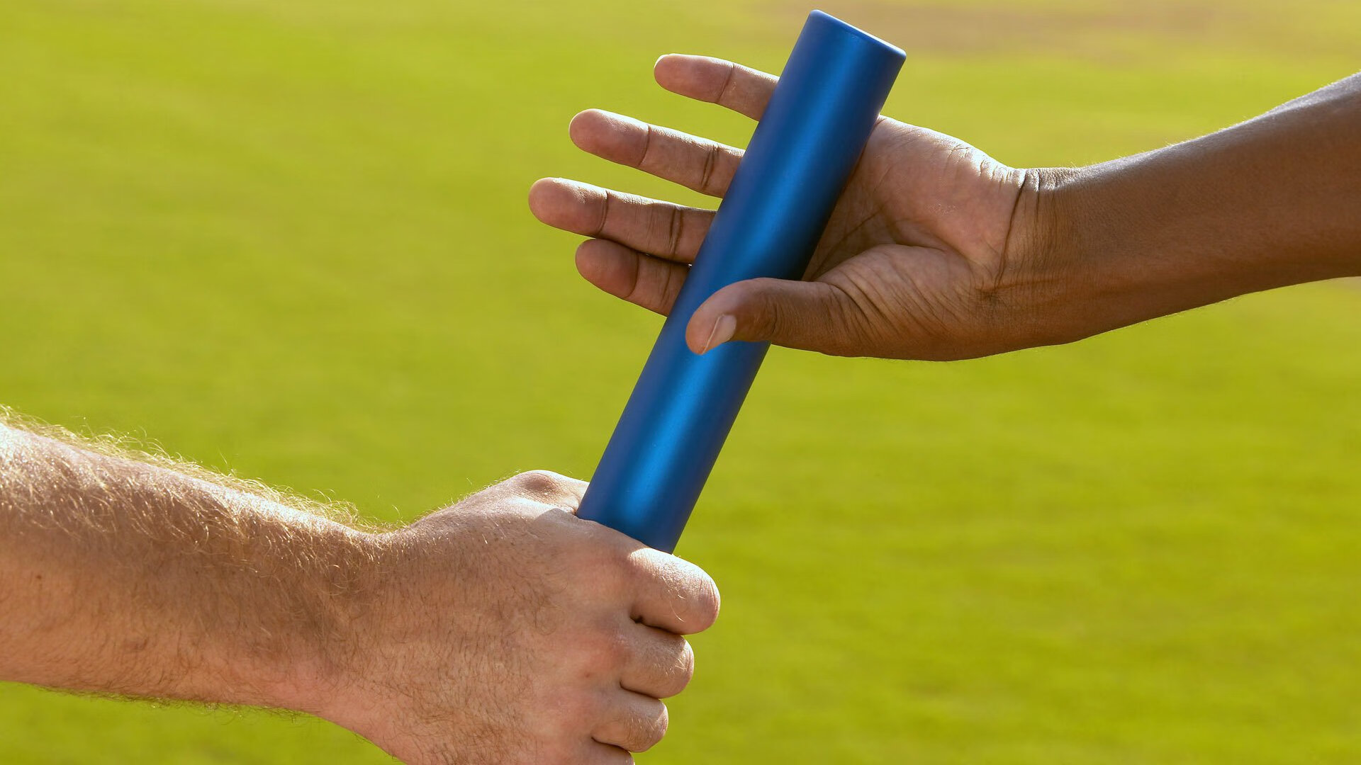 短跑新星闪耀全国锦标赛 破纪录表现引爆田径圈